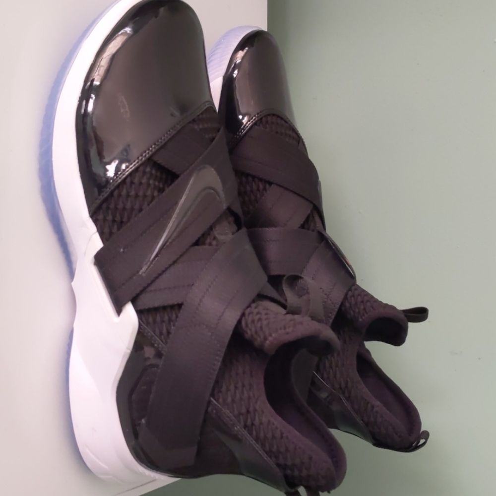 Men athletic shoes
